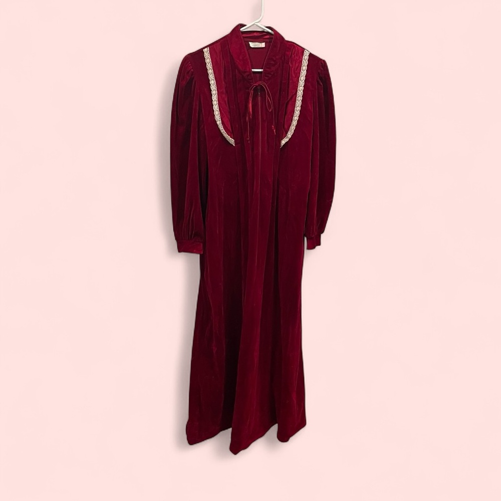 Vintage 70’s-80’s red wine velvet lace trim zip front prairie robe house dress